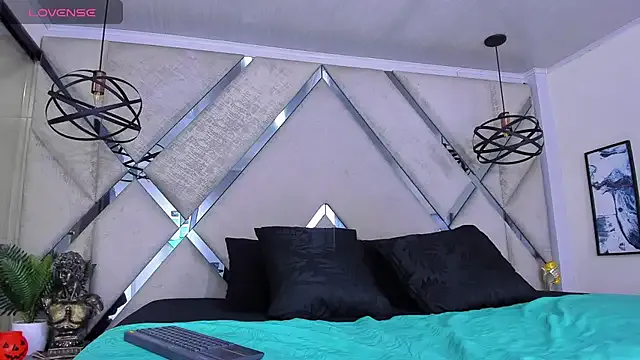 Lyra7_ from StripChat is Freechat