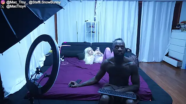 Girls: try live performances with matured performers, from dancing to quirks, in a variety of beautiful sex cams.