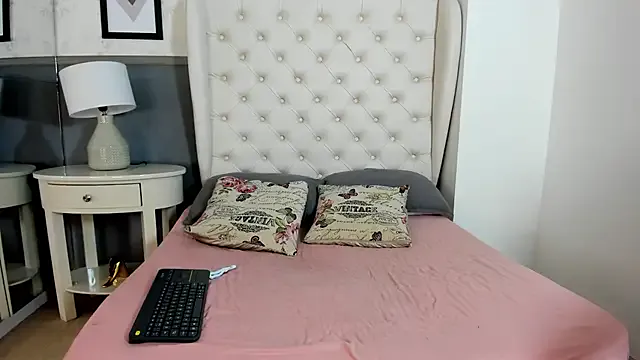 Madame_Rouge_ from StripChat is Freechat