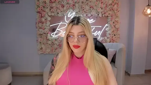 Girls: try live performances with matured performers, from dancing to quirks, in a variety of beautiful sex cams.