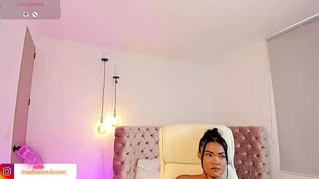 madisson_davon from StripChat is Freechat