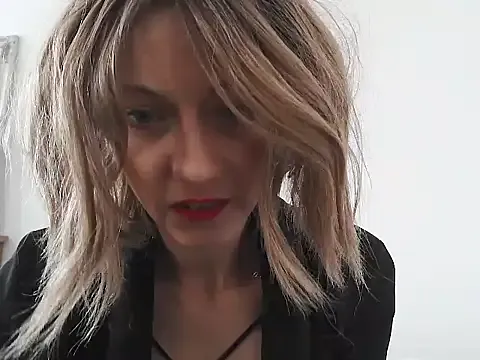 MadMadelin from StripChat is Freechat