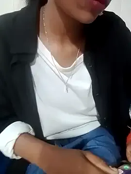 Mahi677 from StripChat is Freechat