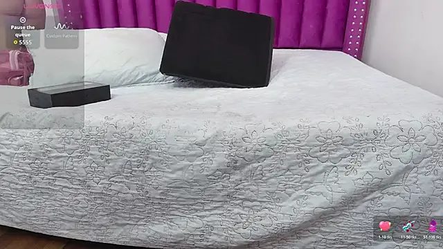 Mamaneedsfun from StripChat