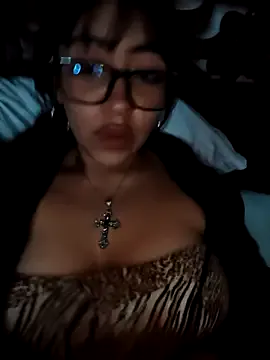 mangodizzy from StripChat is Freechat