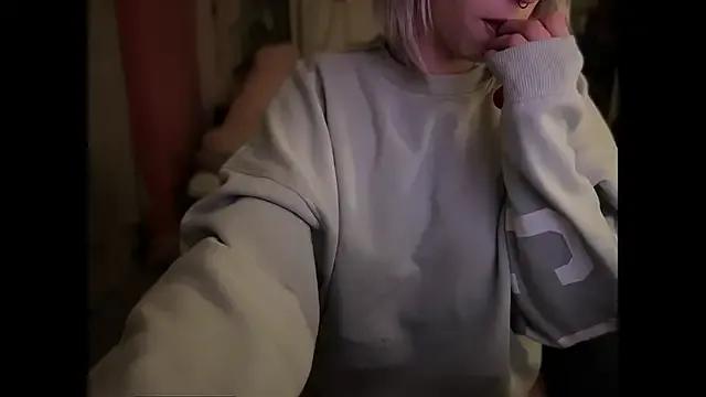 Mannarie_Madsinn from StripChat is Freechat