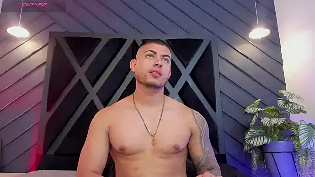 marco_garciia_ from StripChat is Freechat