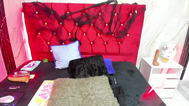 Mariam_schubertt from StripChat is Freechat