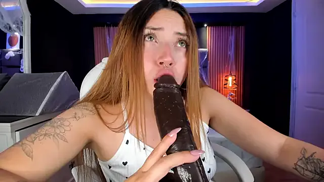 Mariana_Castro9 from StripChat is Freechat