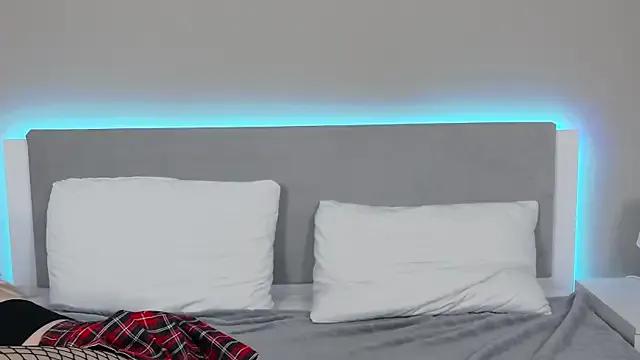 MarianeSun from StripChat is Freechat