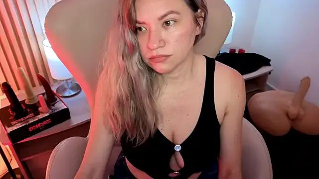 MarianL0ve from StripChat is Freechat