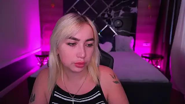 MariellaVi from StripChat is Freechat