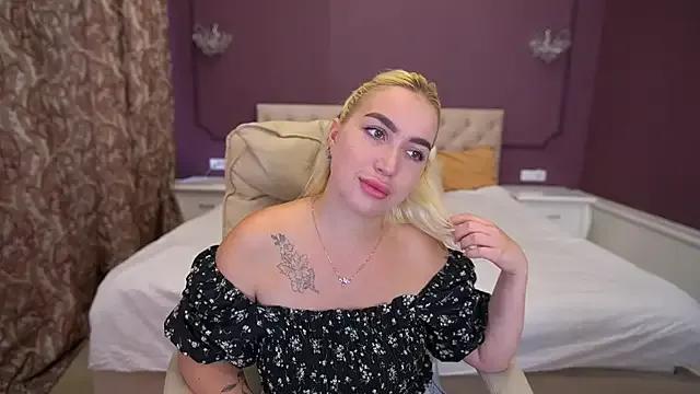 MariellaVV from StripChat is Freechat