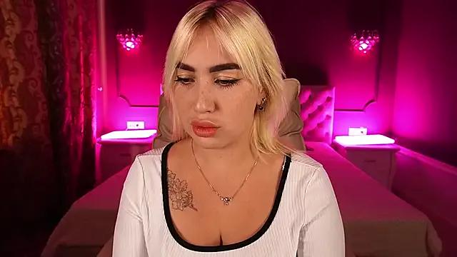 MariellaVV from StripChat is Freechat