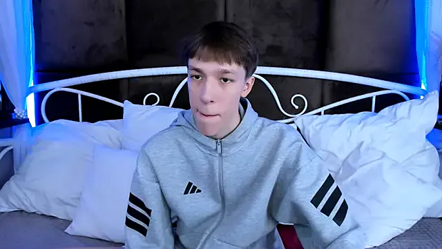 MarkBranston from StripChat is Freechat