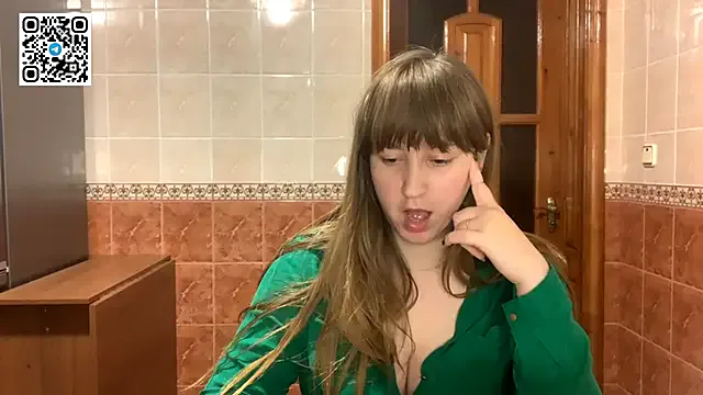 MaroonMoon_ from StripChat is Freechat