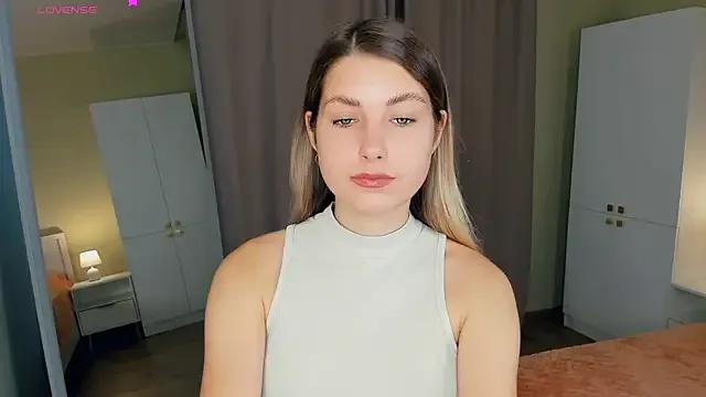 MartiRoyal from StripChat is Freechat