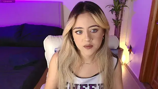 MaryMoon_ from StripChat is Freechat