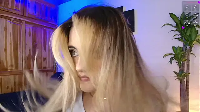 MaryMoon_ from StripChat is Freechat