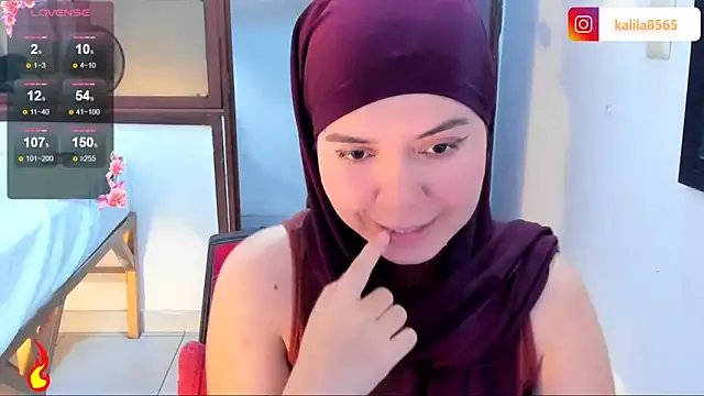 MatchedEyebrow from StripChat is Freechat