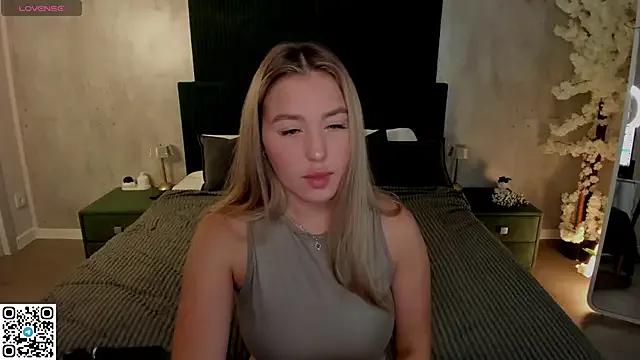 Mavis_Willis from StripChat is Freechat