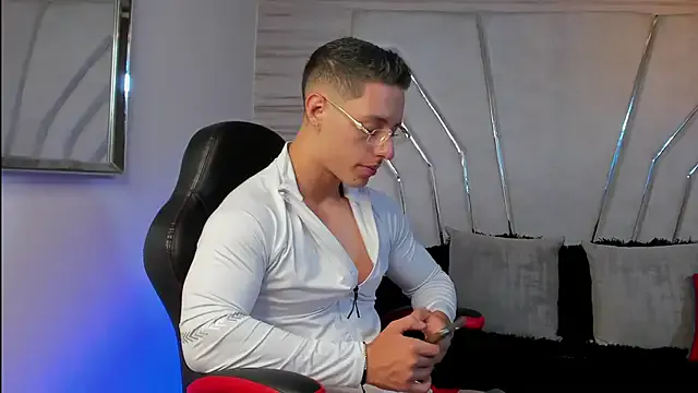 MAXTHOMSON from StripChat is Freechat