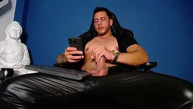 Maxxxpowerful from StripChat is Freechat