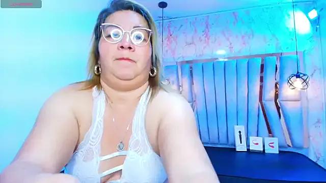 MaylinRosse_ from StripChat is Freechat