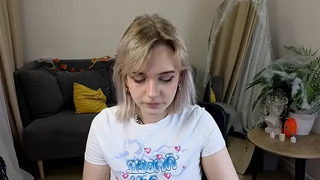 MayWins from StripChat is Freechat