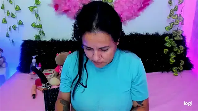 MegamKim from StripChat is Freechat