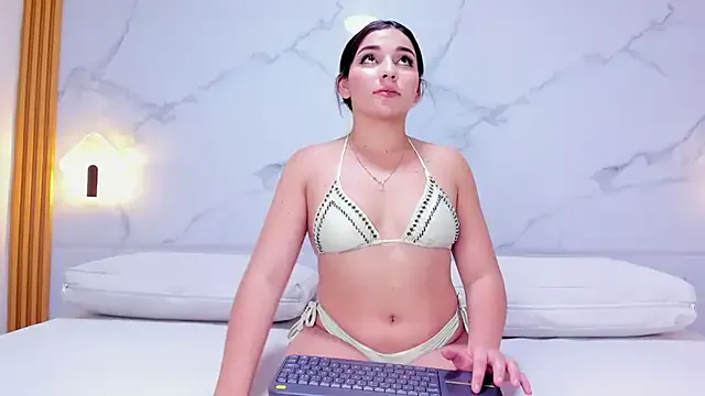 melanie_harl from StripChat is Freechat