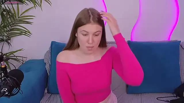 MelanieHenders from StripChat is Freechat