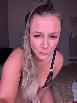 MelinaGeiger from StripChat is Freechat