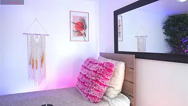 melissa_laurent_ from StripChat is Freechat