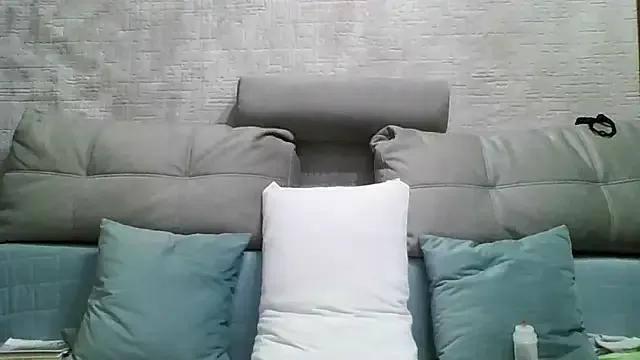 Mellana from StripChat is Freechat