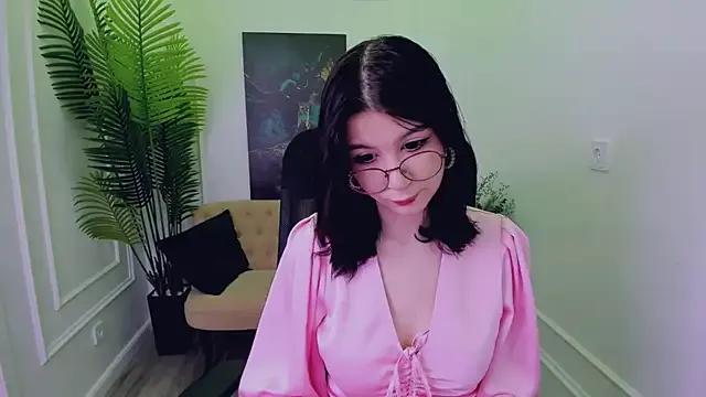MeLLSawertyq from StripChat is Freechat