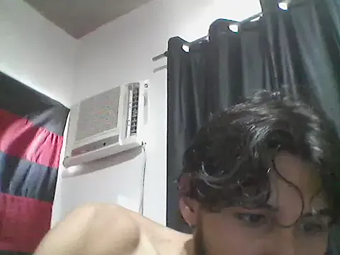 meninadeparis from StripChat is Freechat