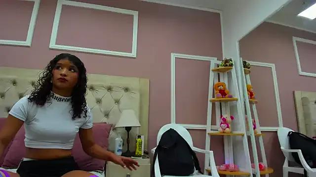 merlyaluna from StripChat is Freechat