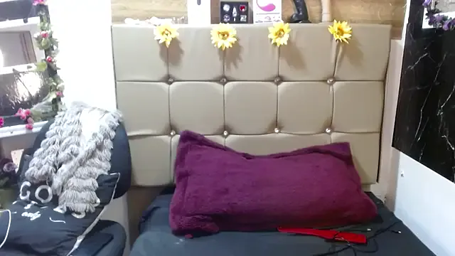 MIA__SPENCER from StripChat