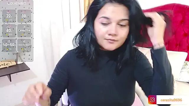 mia_traveluxe from StripChat is Freechat