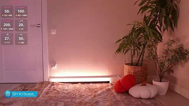 Miablueye from StripChat is Freechat