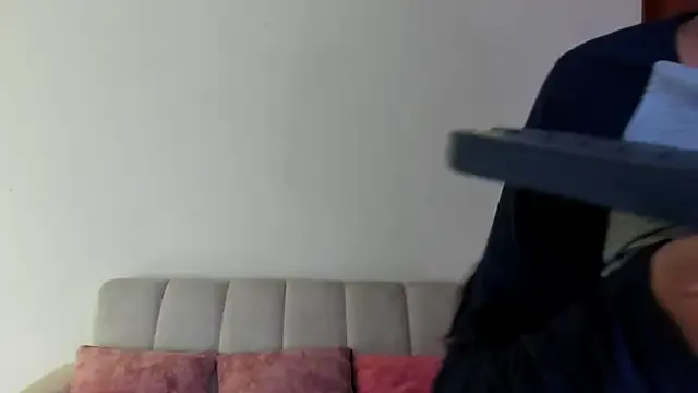 miadaviesx from StripChat is Freechat