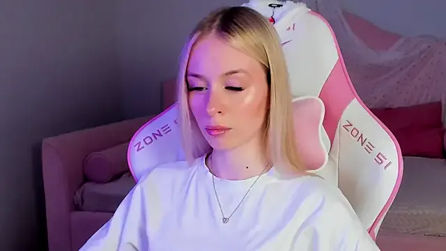 MiaGraces from StripChat is Freechat