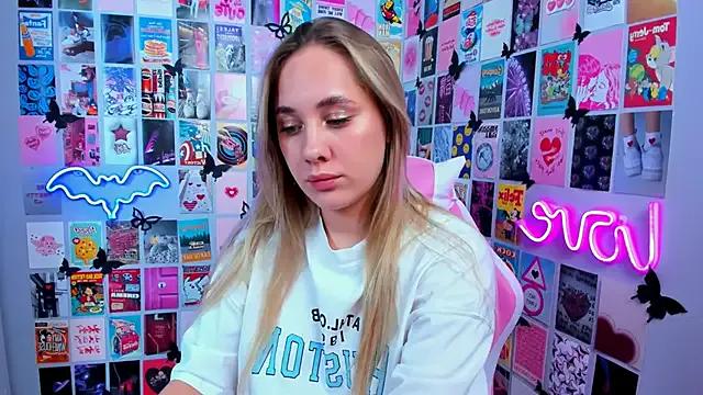 MiaMilas from StripChat is Freechat