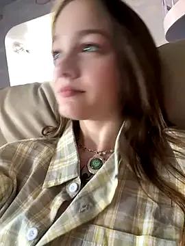 MichelleRoux from StripChat is Freechat