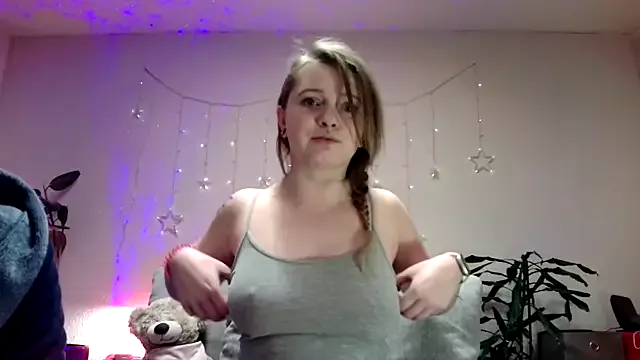 MichelleVibes18 from StripChat