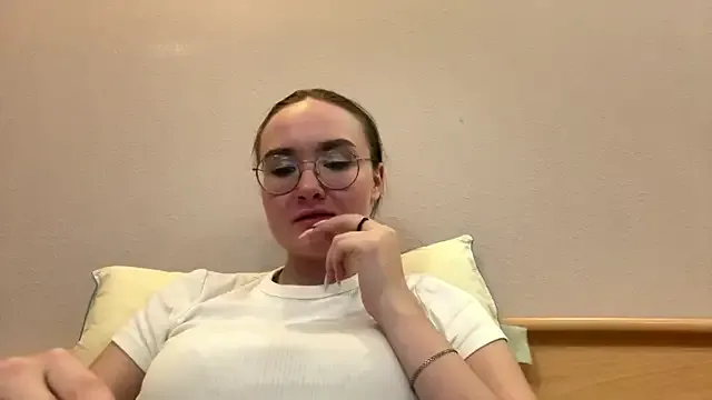 MidnightMelt from StripChat is Freechat