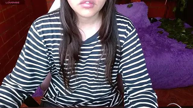 MidoriQuiinn from StripChat is Freechat