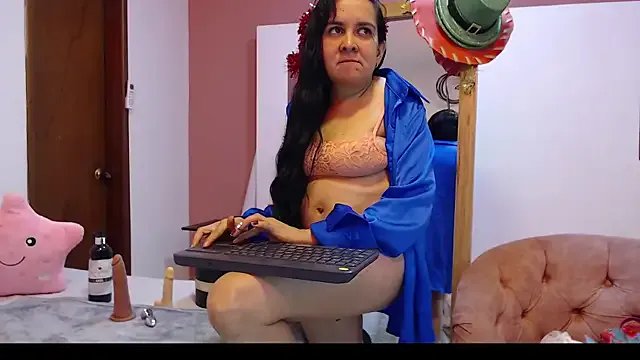 MiiaLane from StripChat