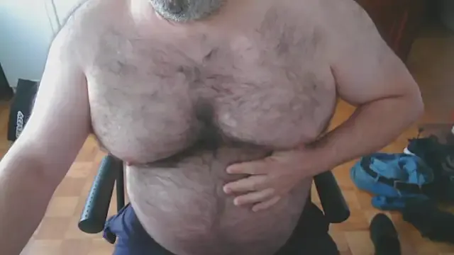 mikeyhotbear from StripChat is Freechat